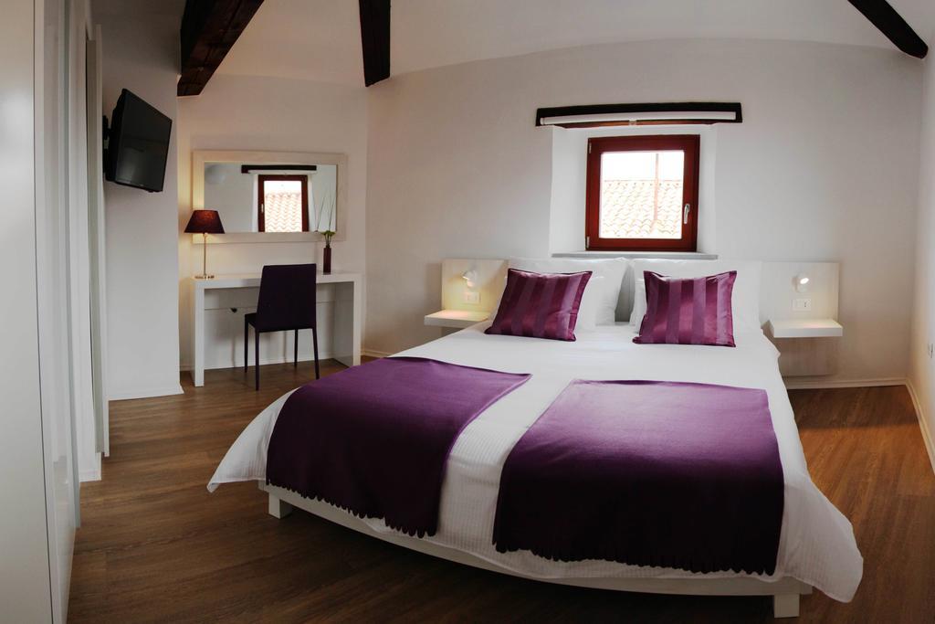 Boutique Hotel Dvor 多布罗沃 外观 照片